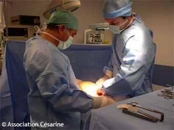 Csarienne - 1 : incision (c) 
Csarine